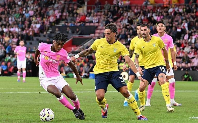 主场之争再度展开,双方实力相近 主场之争再度展开,双方实力相近