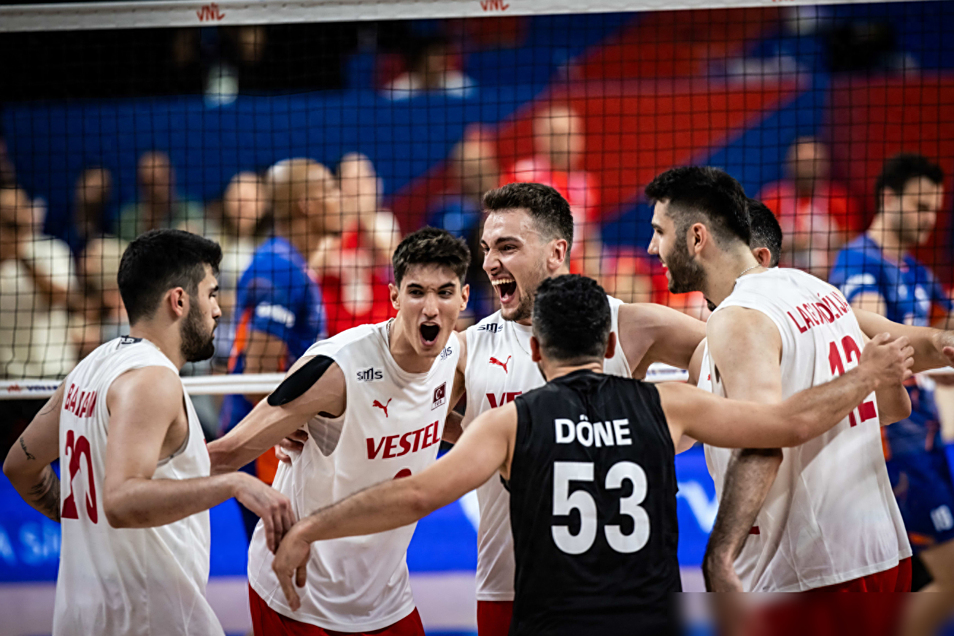 荷兰队击败保加利亚，挺进强