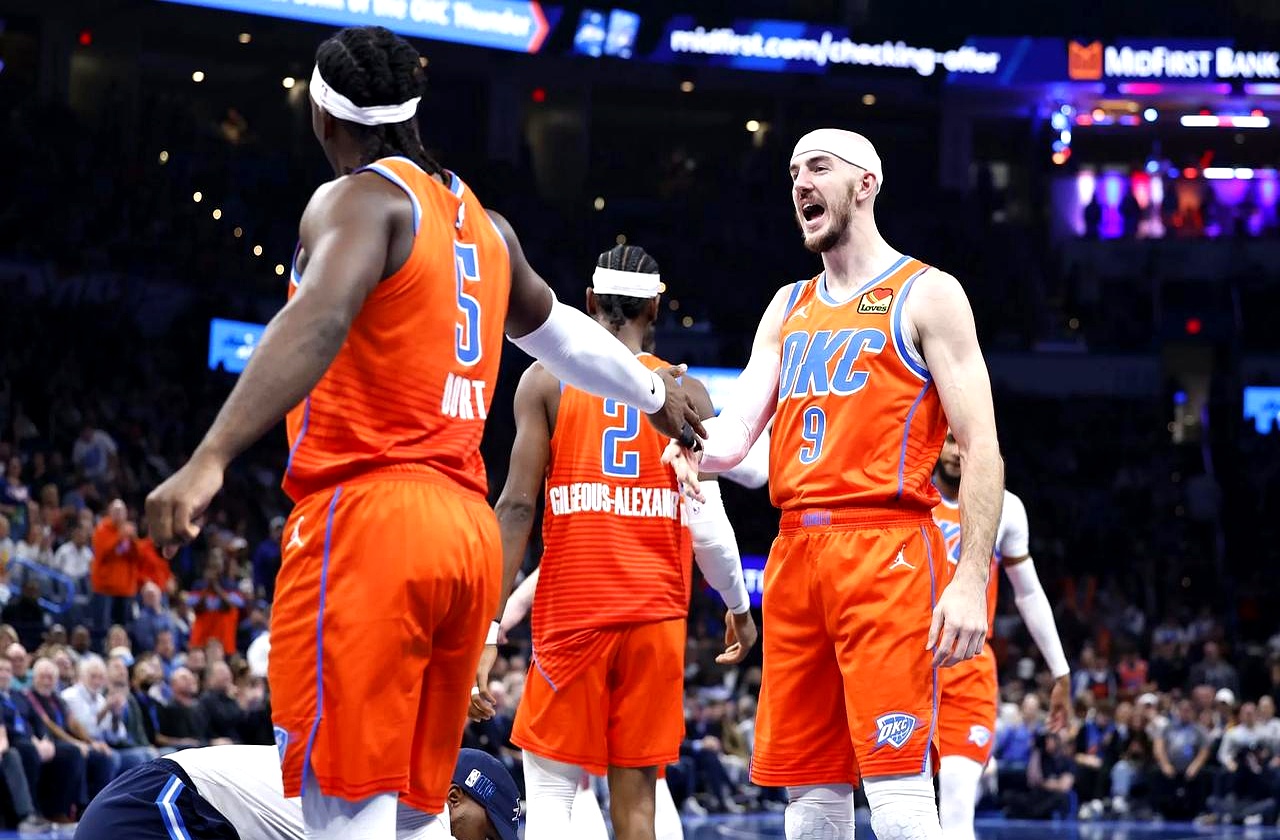 湖人主场击败雷霆，球队团结一心赢得关键比赛的简单介绍