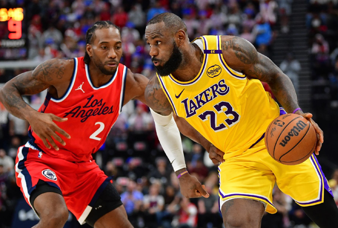 湖人主场击败雷霆，球队团结一心赢得关键比赛的简单介绍