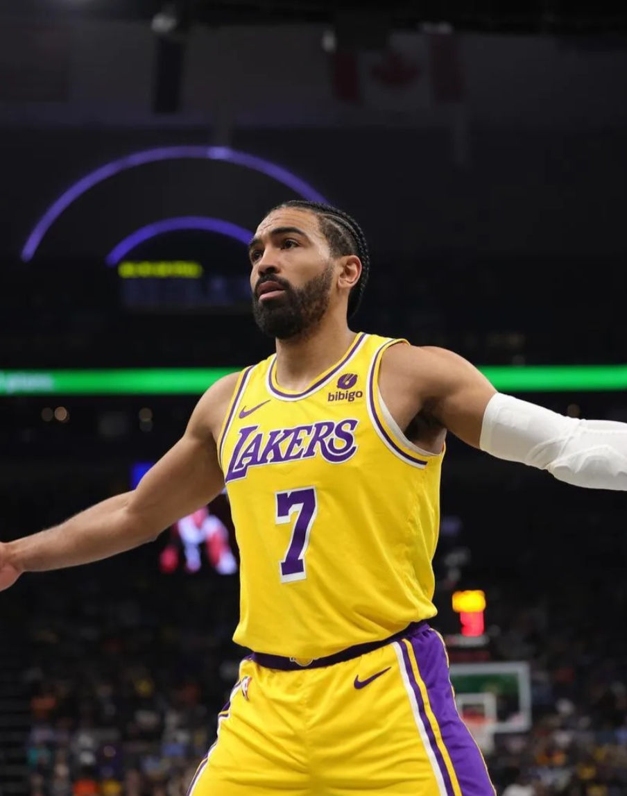 包含雷恩迎来胜利，赢得关键比赛的词条