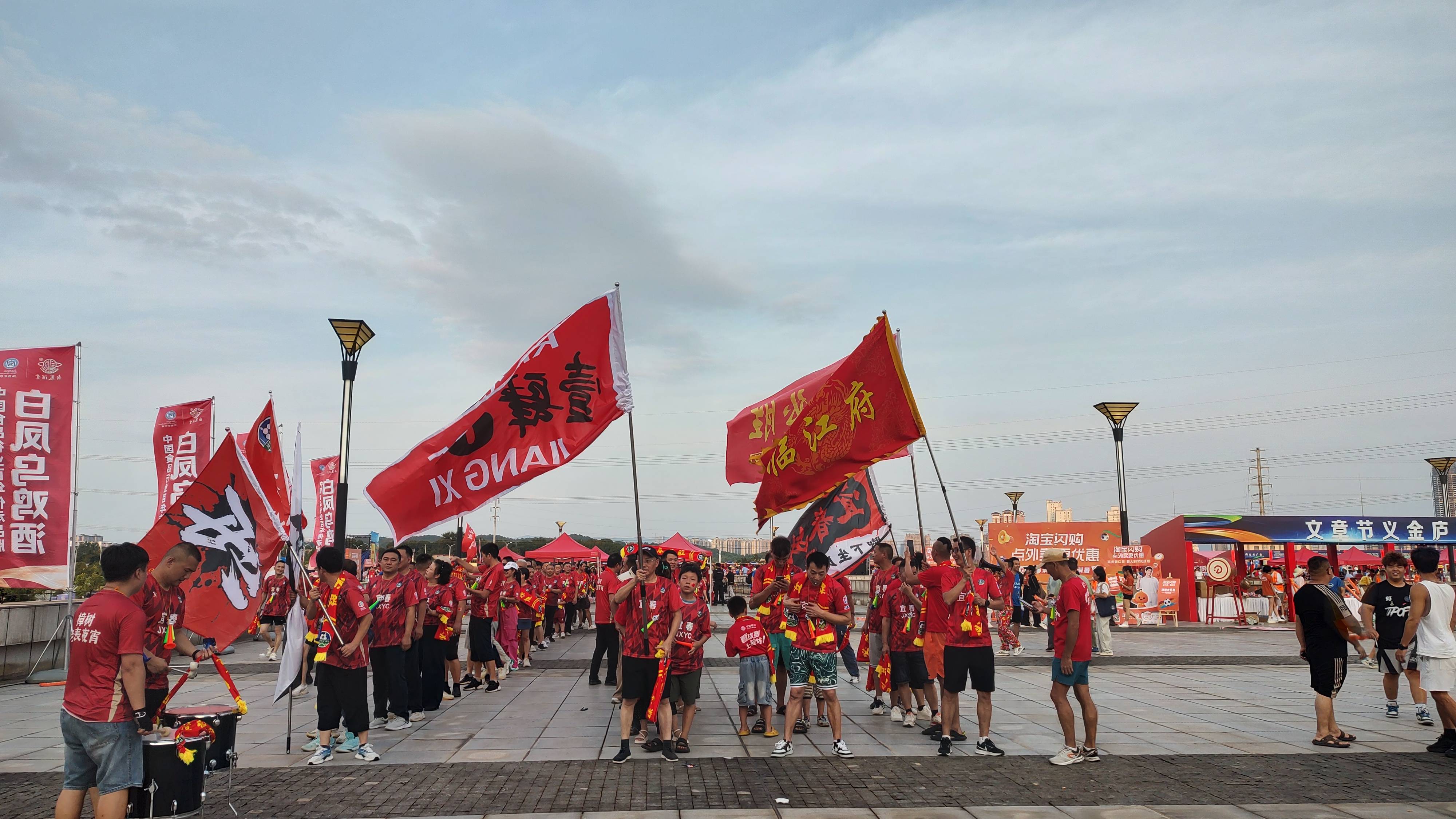 法国队长引领,率领球队挑战国际赛场 法国队长引领,率领球队挑战国际赛场