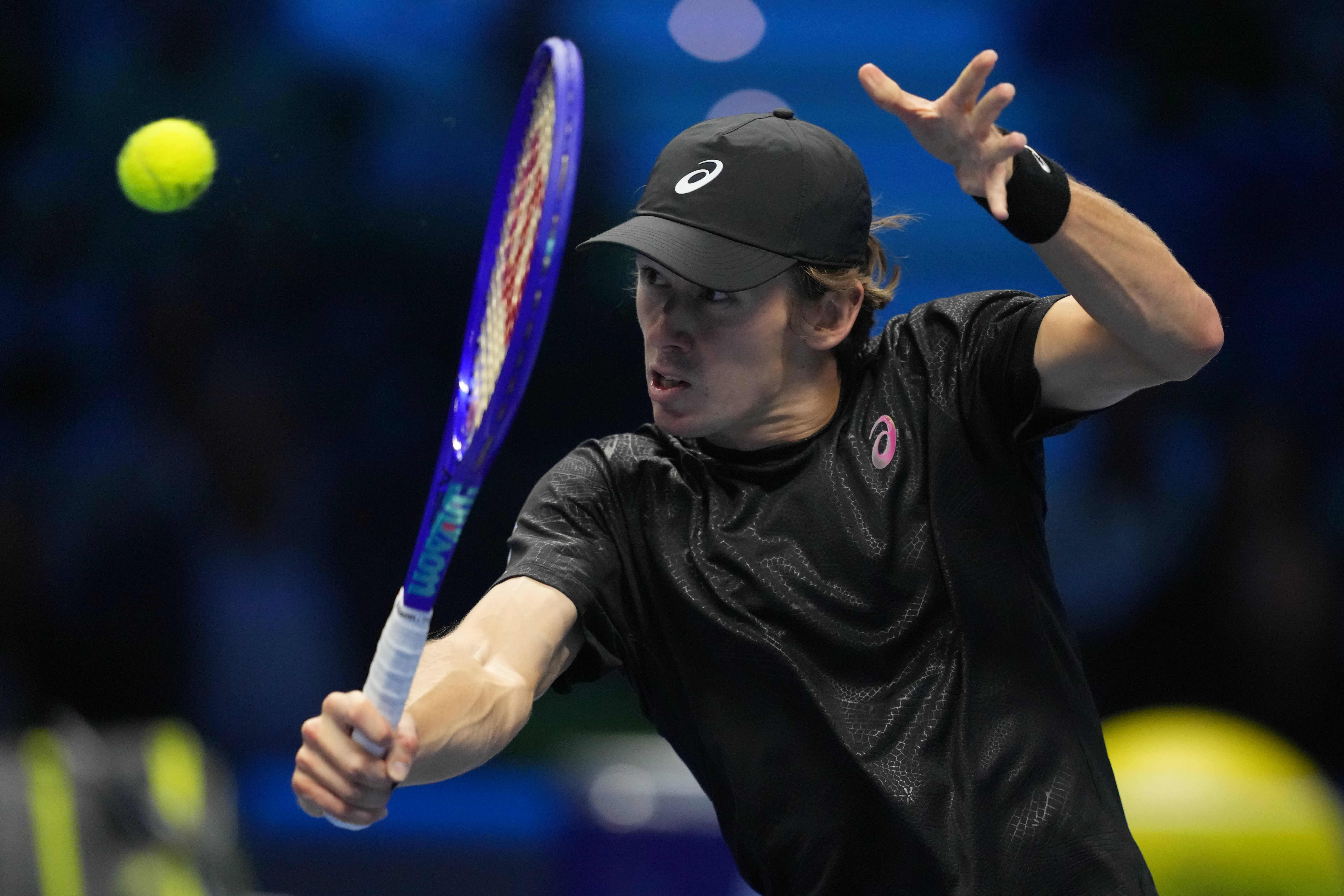 包含日本网球队逆转美国网球队，阿尔卡拉斯统治全场的词条