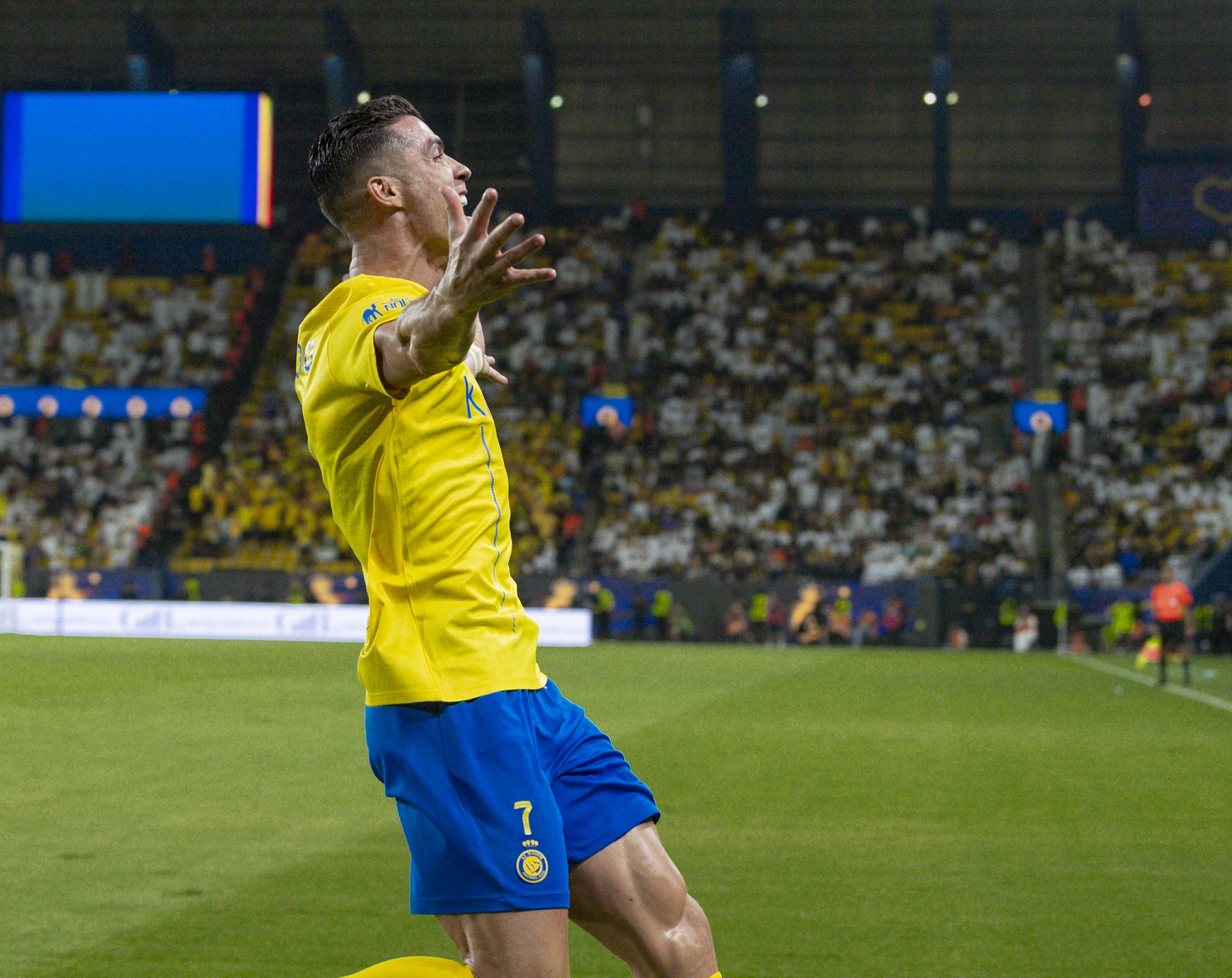 摩洛哥强势瑞士，C罗打破历史纪录