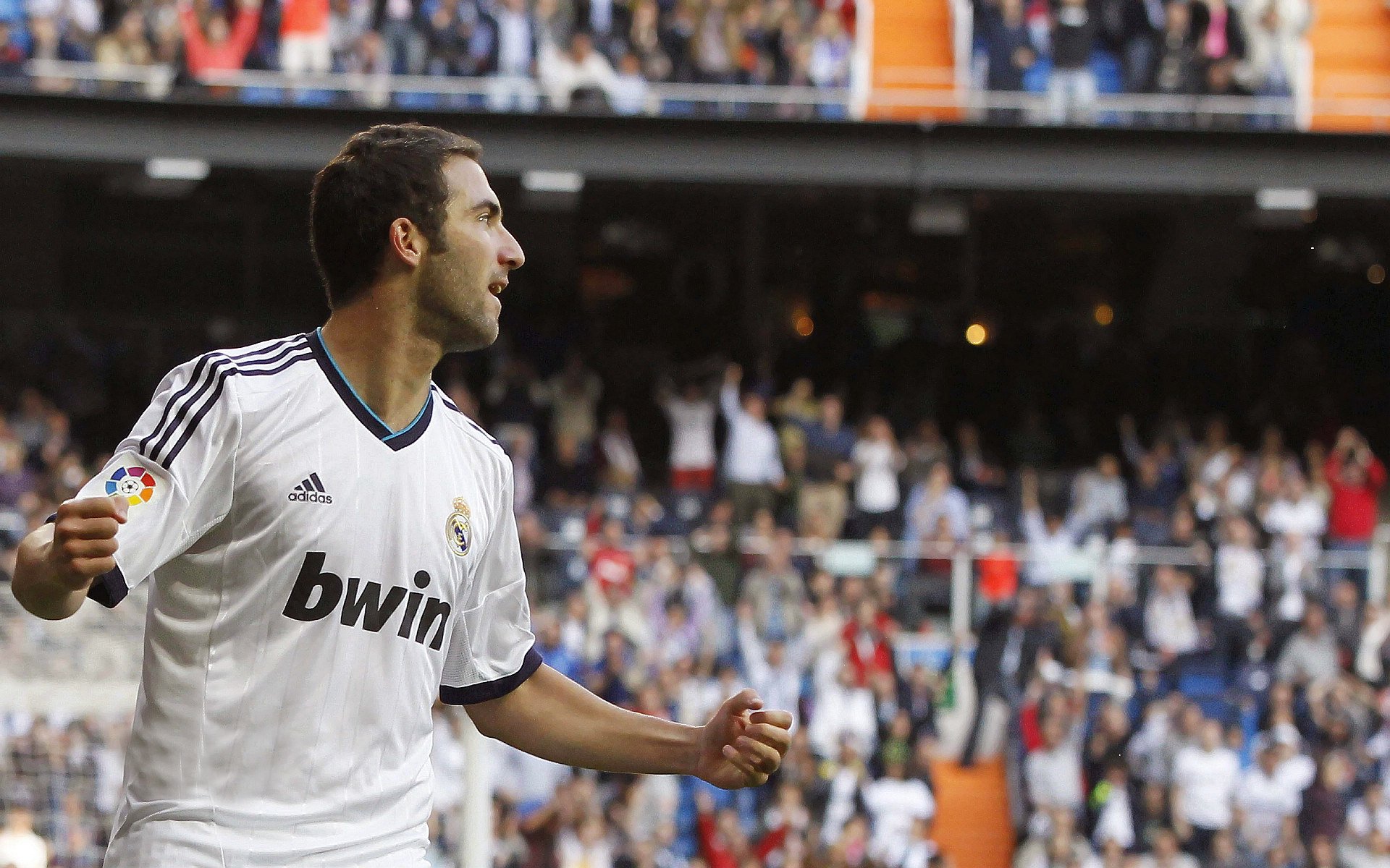 德甲争冠白热化，热火主场强势粉碎篮网