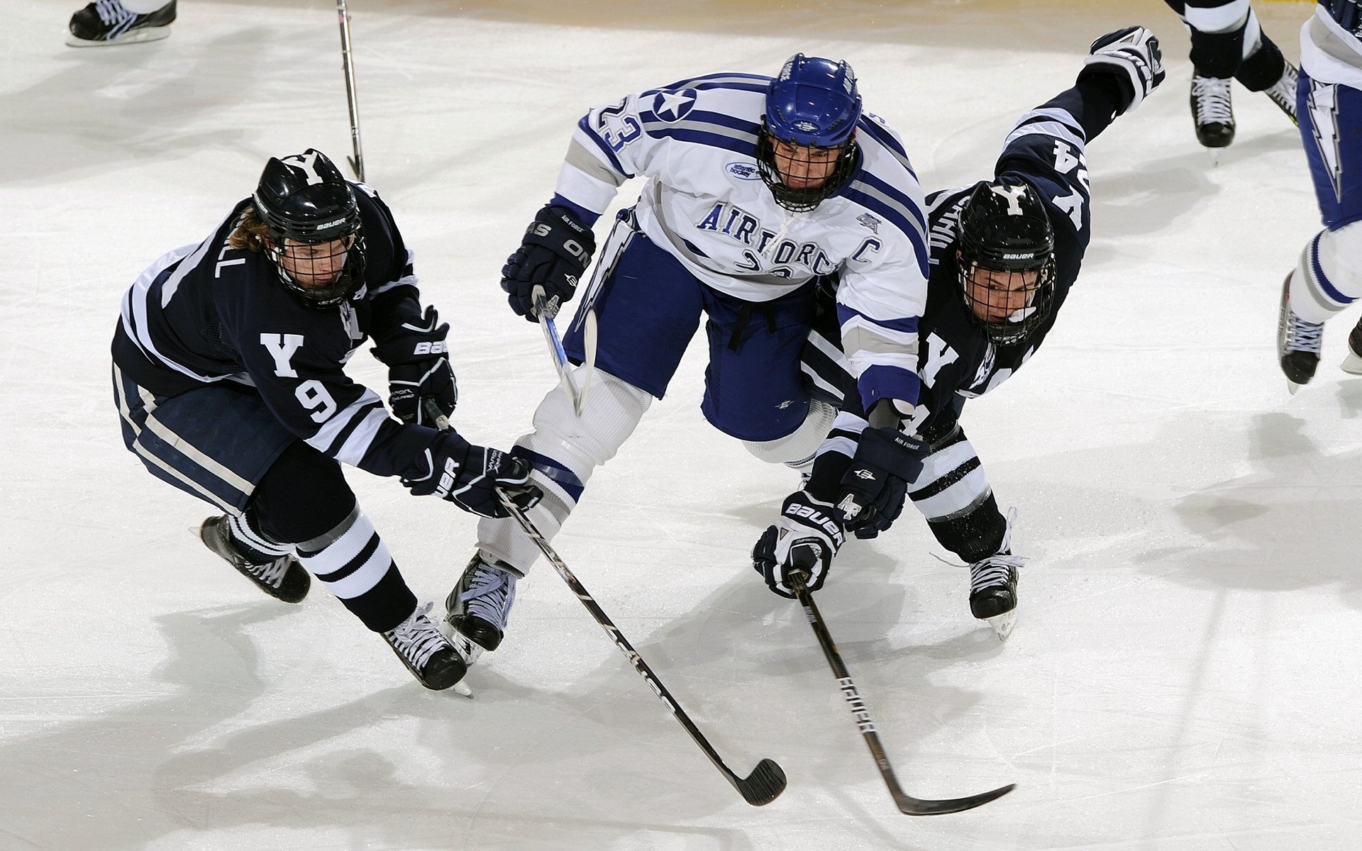 王皓独中两元，奥地利队爆冷力克德国队